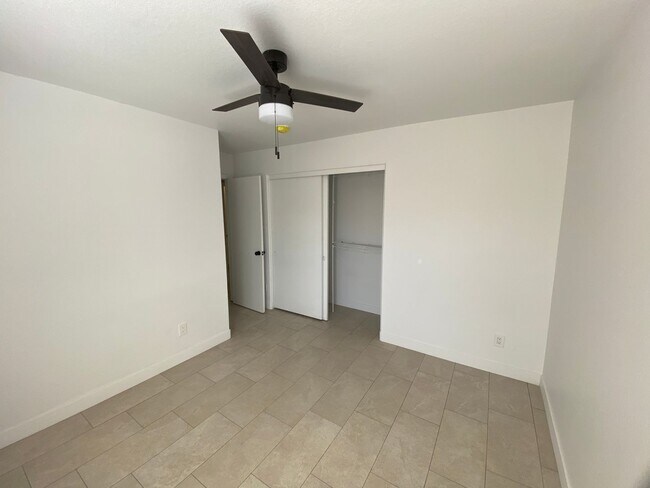 Building Photo - Renovated Super Sharp 3 bedroom, 2 bathroo...
