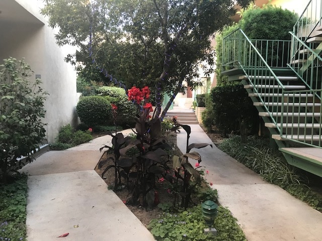 Building Photo - 17424 Burbank Blvd