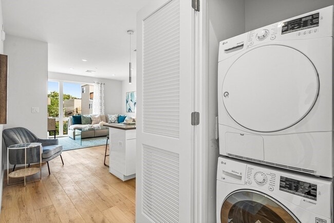 Building Photo - 420 W Broadway