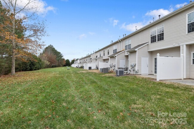 Building Photo - 2856 Summergrove Ct