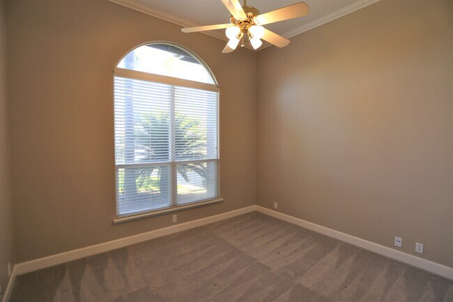 Building Photo - 320 Hartley Dr