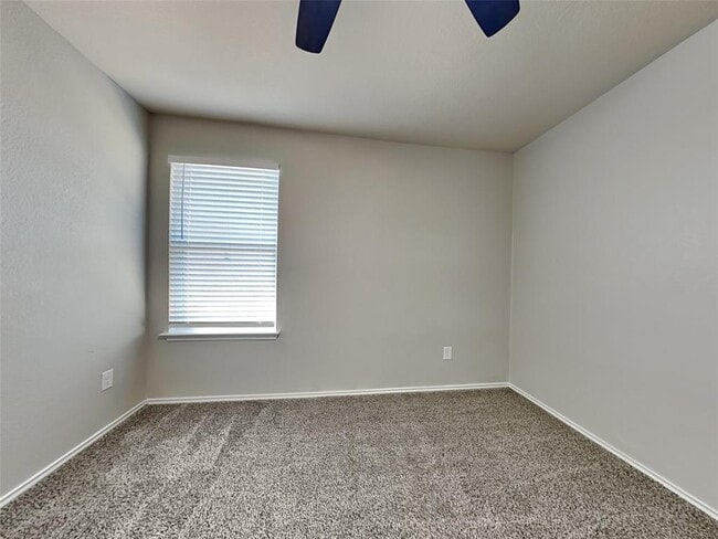Building Photo - 214 Tallow Trl