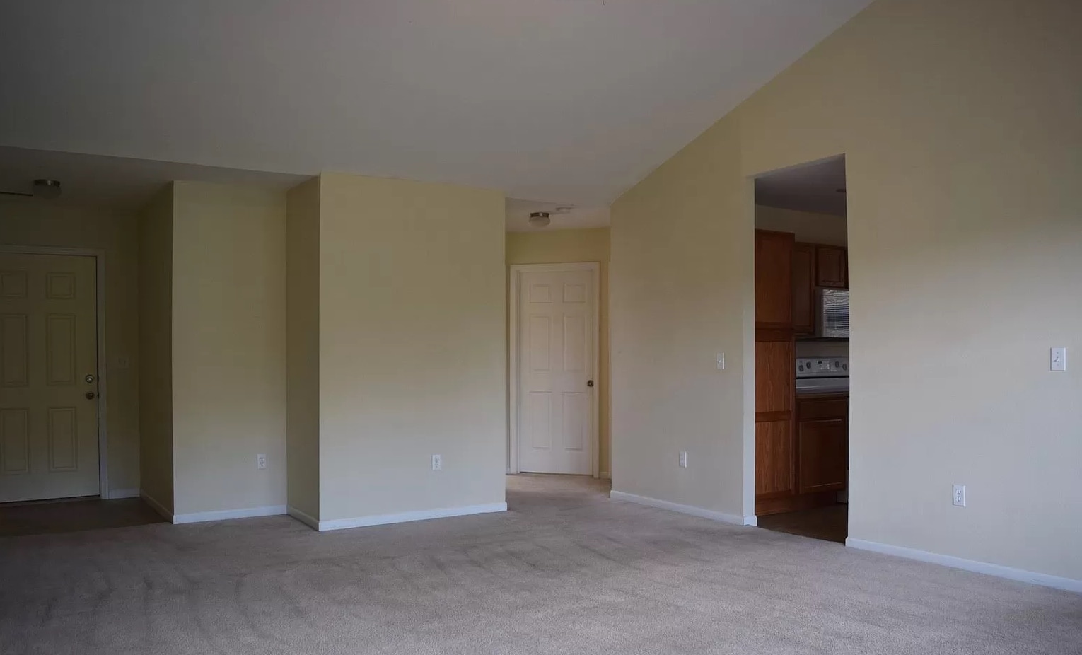 Living room - 24353 Tanglewood Rd