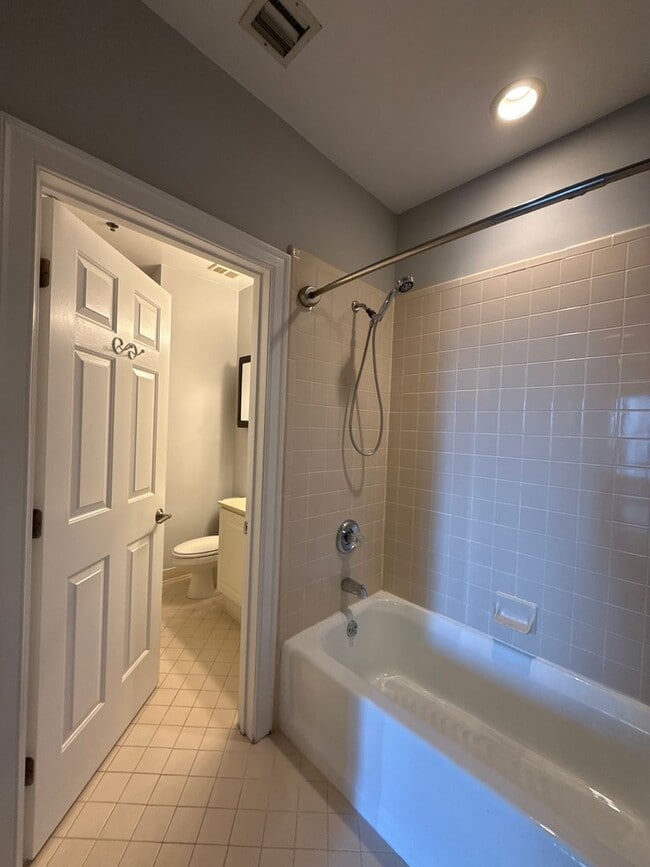 Building Photo - The Ivey's