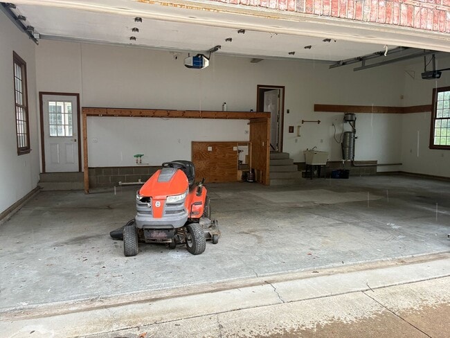 Building Photo - Magnificent 5-Bedroom Private Estate in Butler, PA