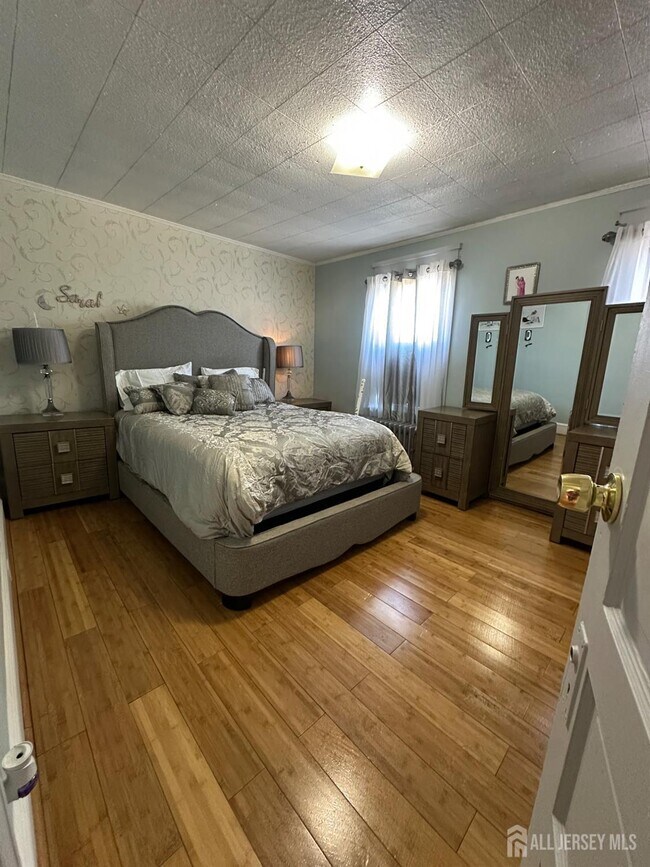 Building Photo - 421 Brace Ave