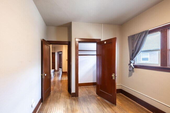 Building Photo - W347IL