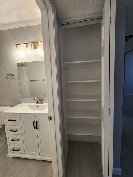 Building Photo - 143 S Doran