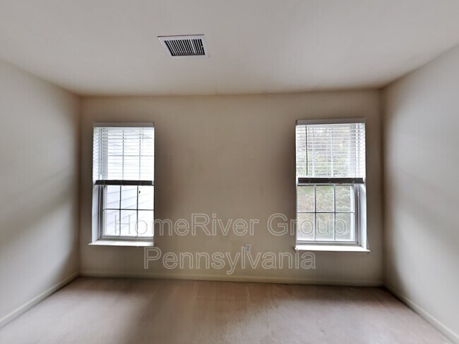 Building Photo - 145 Tanglewood Dr