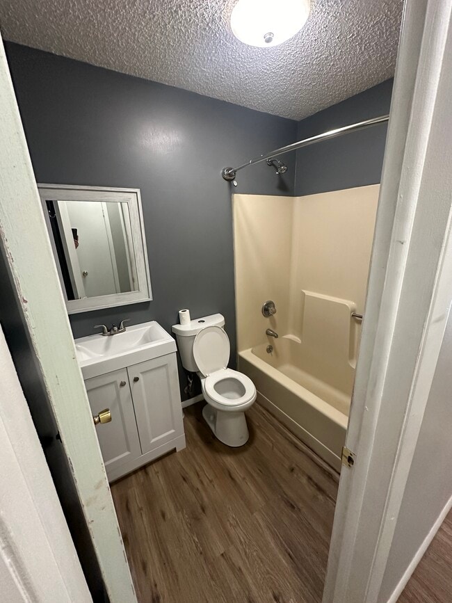 Building Photo - 105 View Ct