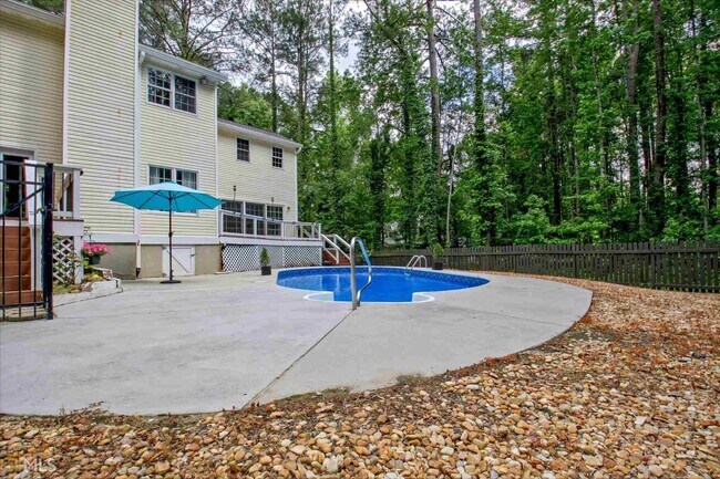 Building Photo - 208 Wysteria Ct