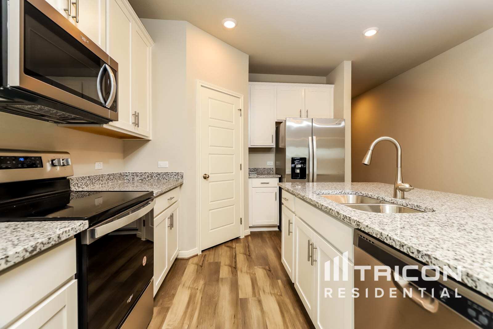 Building Photo - 13520 Paxton Blvd