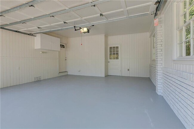 Building Photo - 1837 Chancery Ln