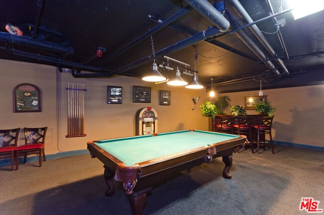 Building Photo - 10982 Roebling Ave