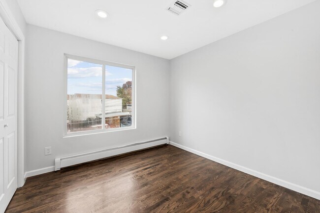 Building Photo - 1916 Grand Ave