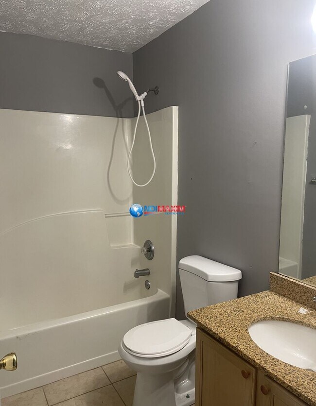 Building Photo - Spacious 4 bedrooms split-level house in Lithonia