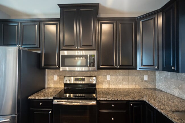 Building Photo - Exceptional 3-bedroom, 2.5-bathroom townhouse in the sought after community of The Villages at Cr...