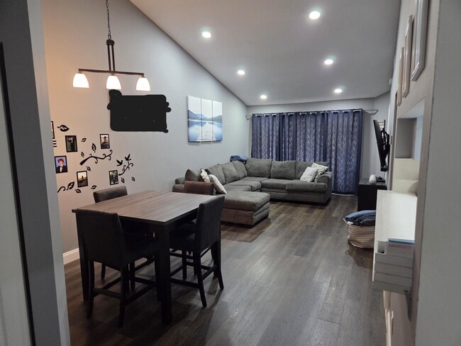 Building Photo - 1020 Coral Club Dr