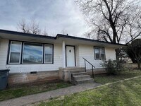 Building Photo - 1120 NW Carroll Dr