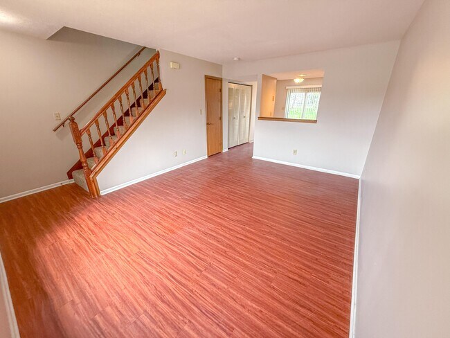 Building Photo - 635 Pebble Pl Dr