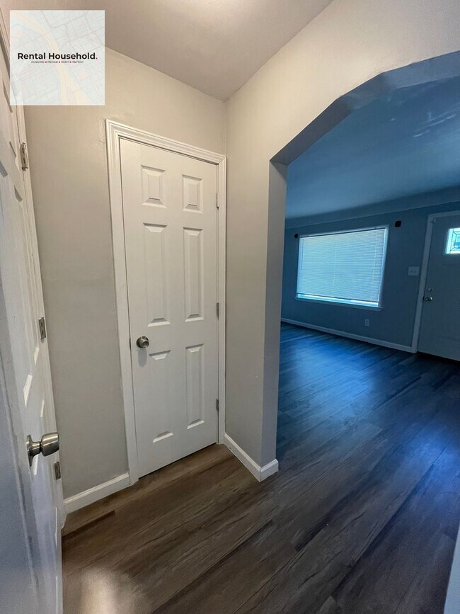 Building Photo - Beautifully Kept~3 BEDROOM 1 BATH BUNGALOW