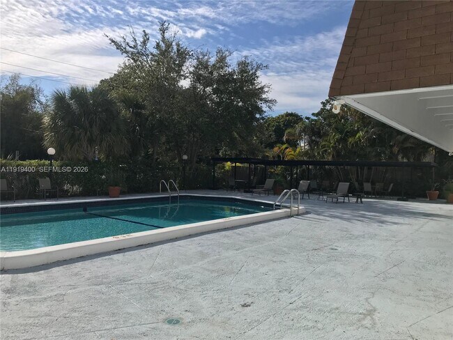 Building Photo - 16950 W Dixie Hwy