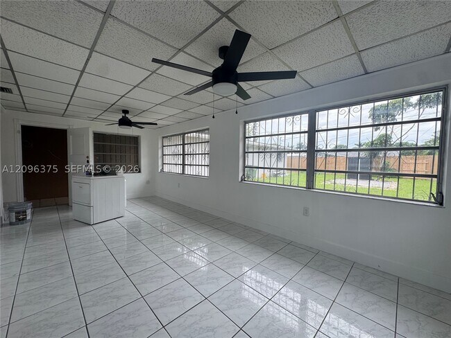 Building Photo - 1320 W 37th St