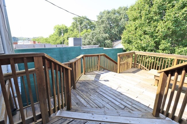 Building Photo - 4BR/2.5BA Urban Charm Meets Creative Energ...