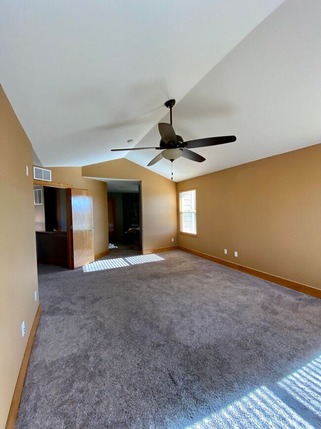 Building Photo - Immaculate 4 bed 3.5 Bath with Mountain Views and Unique Amenities!  Pet Friendly! Desirable 80922!
