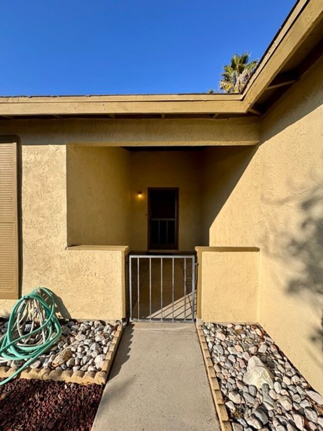 Building Photo - Charming 2 Bedroom Home in 55+ Valle Hermosa Community for Lease!