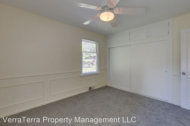 Building Photo - 3 br, 2 bath House - 7658 NE 12th St