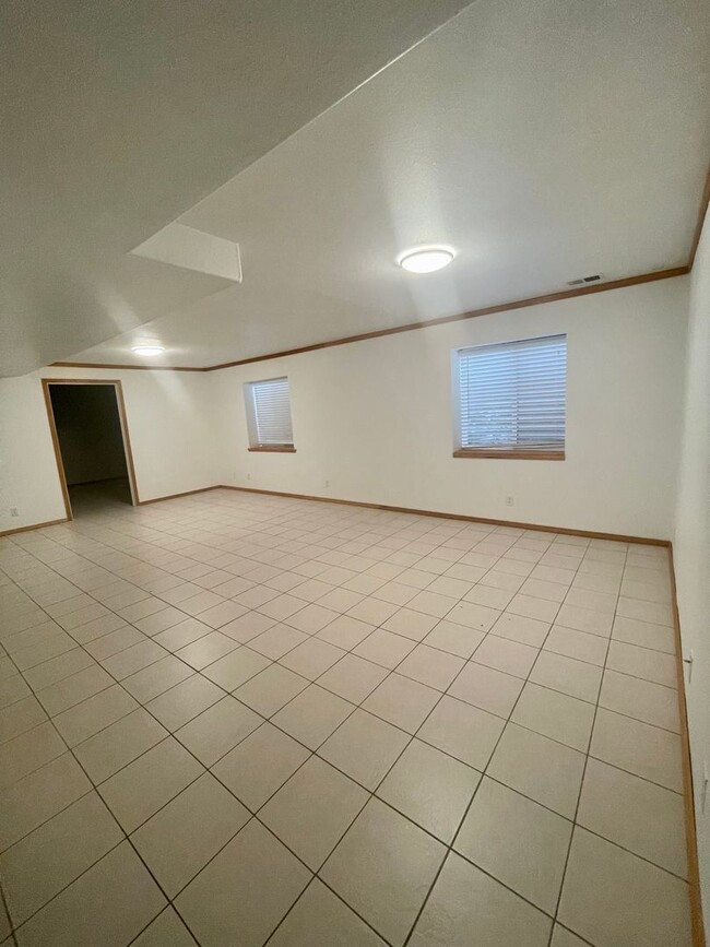 Building Photo - SINGLE FAMILY HOME IN PRAIRIE FALLS (P#94)