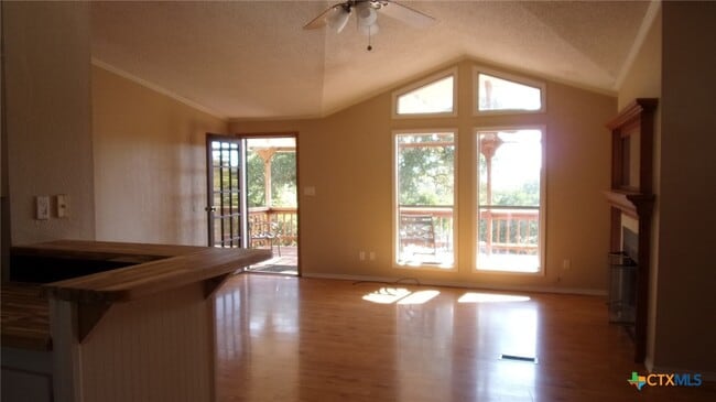 Building Photo - 252 Sir Winston Dr