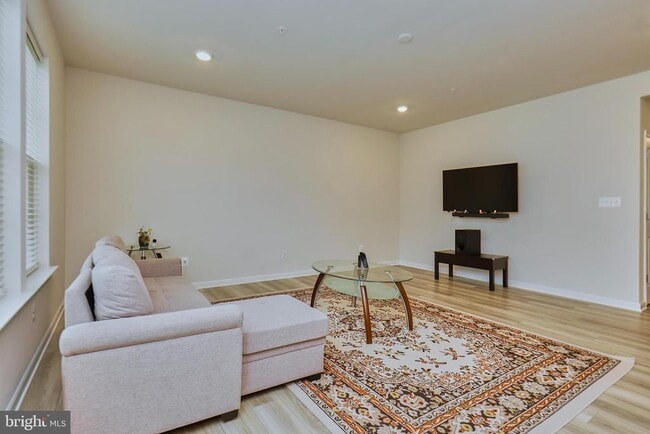 Building Photo - 1006 Shenandoah View Pkwy