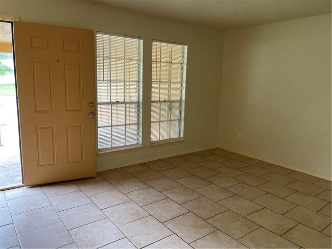 Building Photo - 6707 Skynook Dr