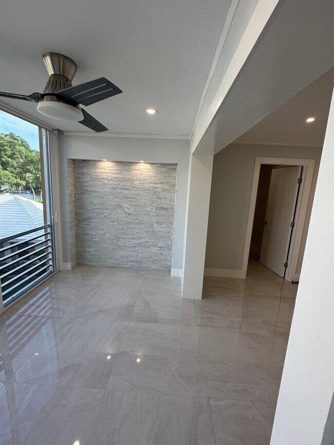 Building Photo - 308 Golfview Rd