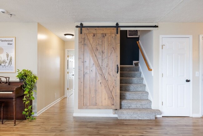 Building Photo - Single Family Home For Lease