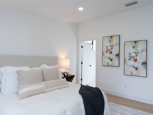 Building Photo - Brand New 3 Bedroom Canal Front Home for Rent in North Port