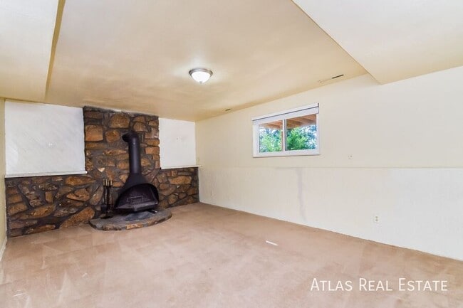 Building Photo - 2975 Montebello Dr W