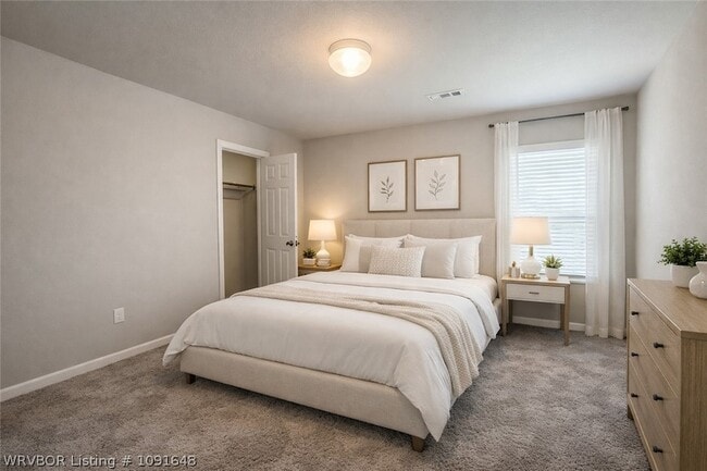 Building Photo - 8125 Dogwood Dr