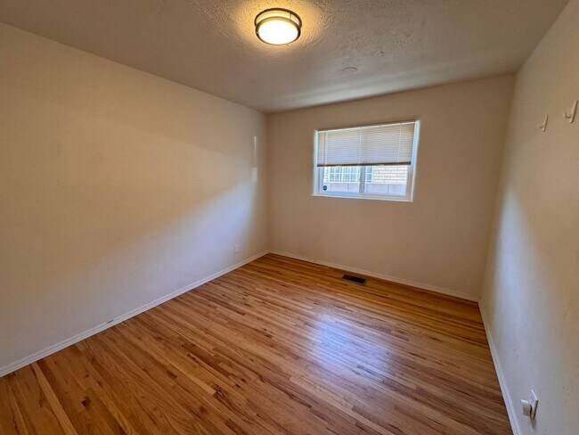Building Photo - Beautiful 3 bedroom 2 bath home.