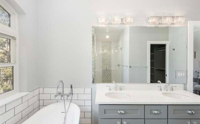 Building Photo - COMING SOON- Luxury Home in Berkeley/Regis...
