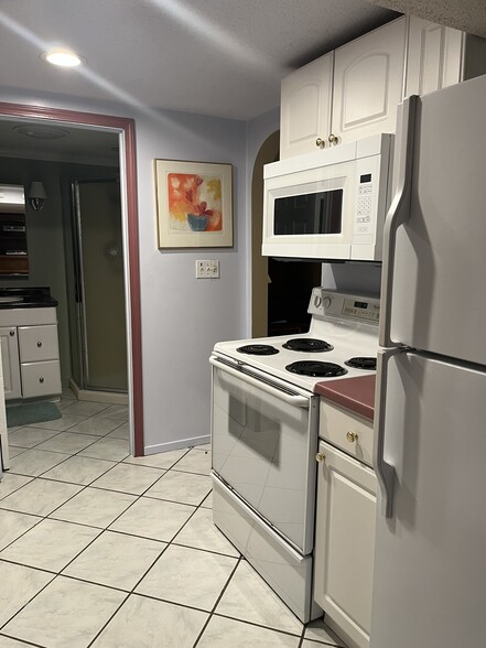 Building Photo - 21 Birchwood Rd