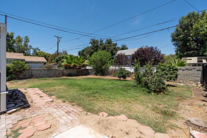 Building Photo - 4159 Larchwood Plz