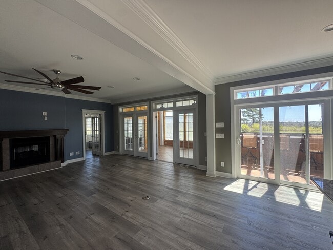 Building Photo - 118 Captains Ln