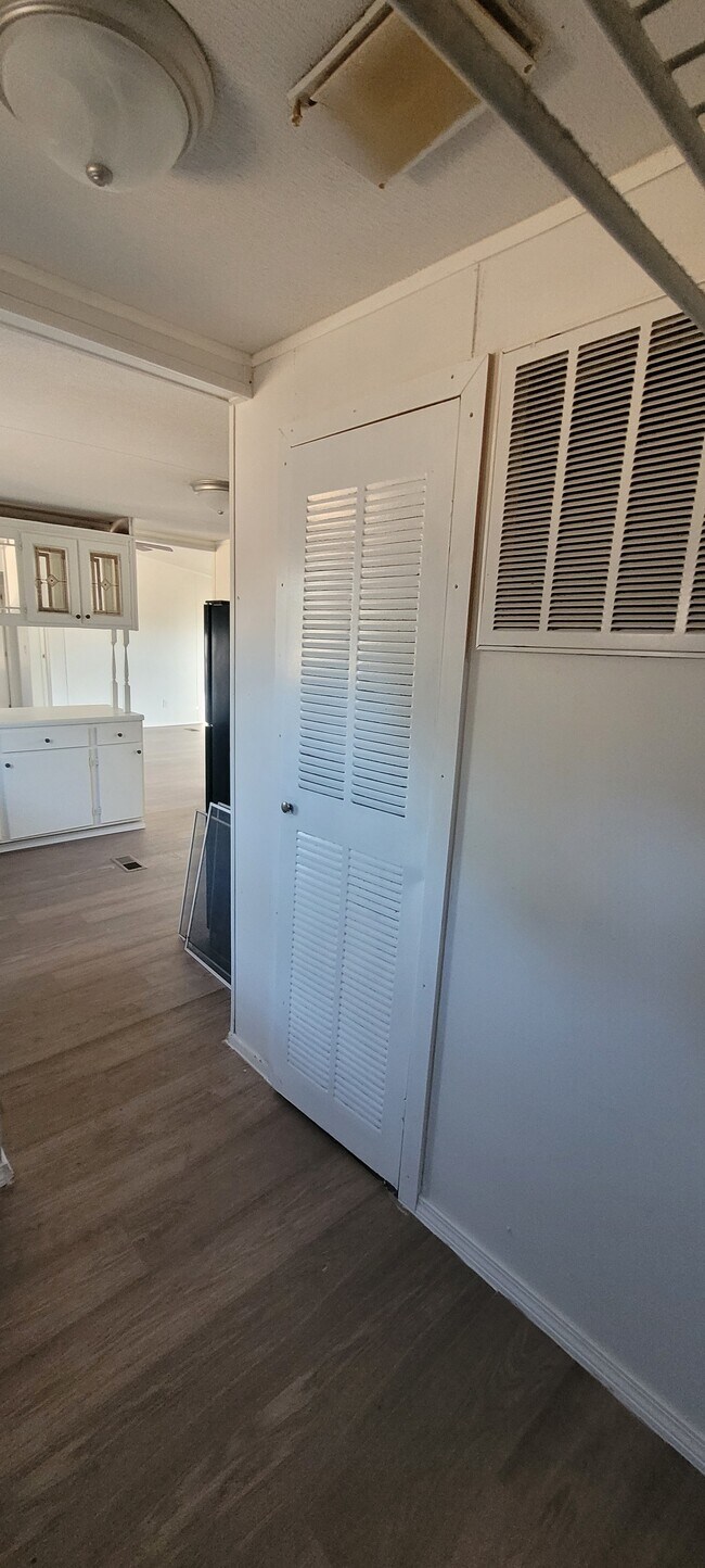 Building Photo - 120 Linda Sue Ln