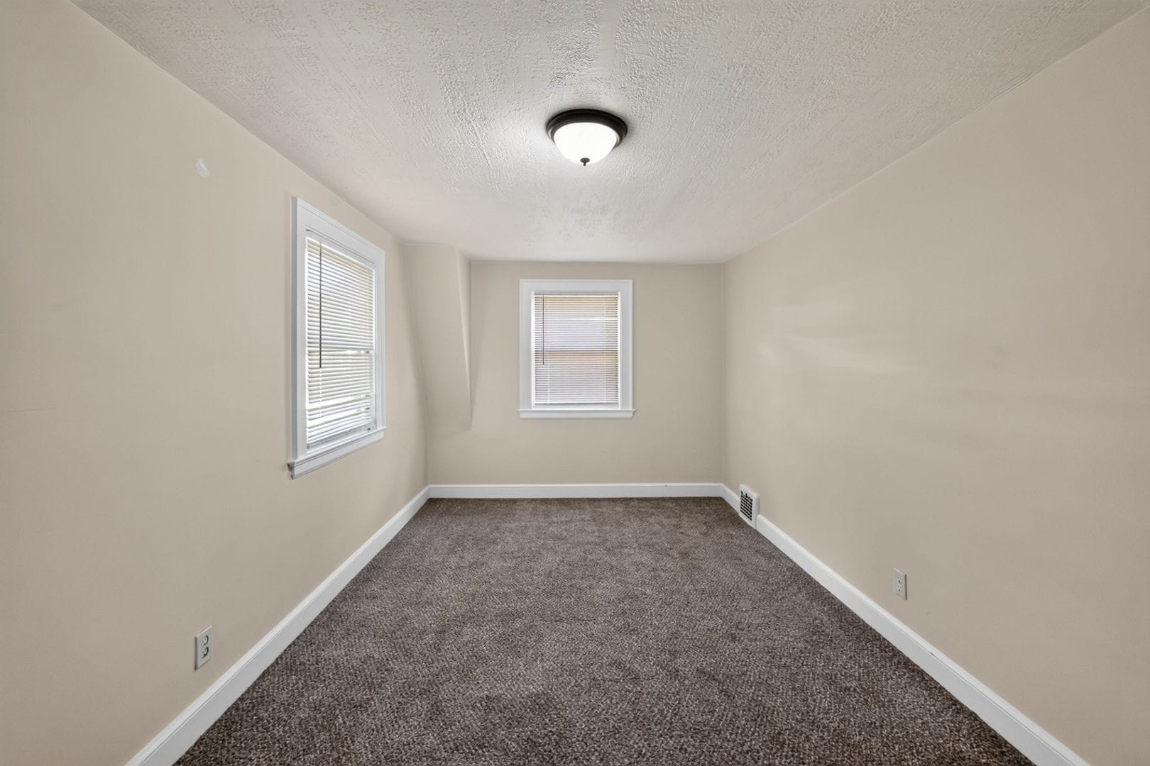 Building Photo - 1337 Ivydale Ave SW