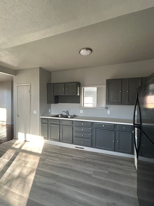 Building Photo - 4411 Davenport St