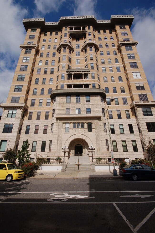 Building Photo - Top-Floor 1BR/1BA in Iconic Dupont Circle ...
