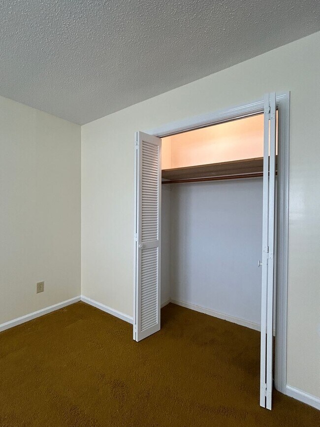 Building Photo - Large Brick Ranch with Finished Basement a...